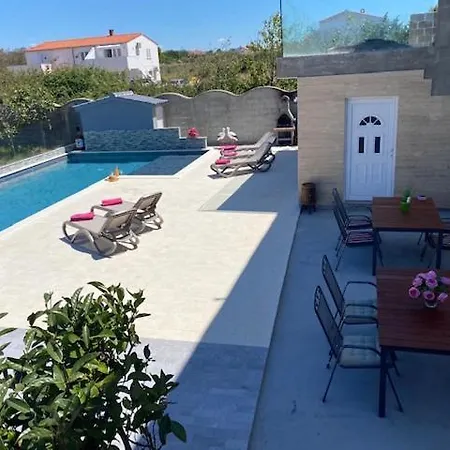 Apartment Croliday With Pool Nin *