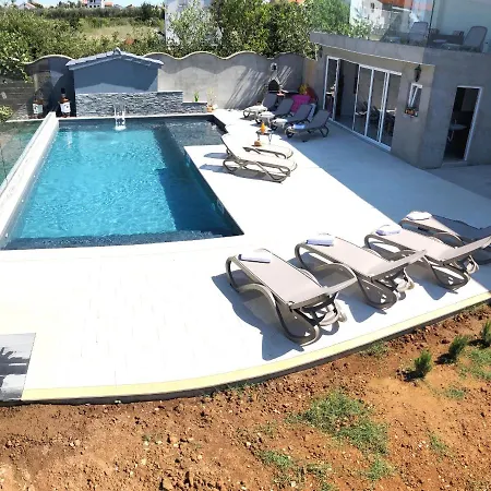 Croliday With Pool Nin * Vrsi