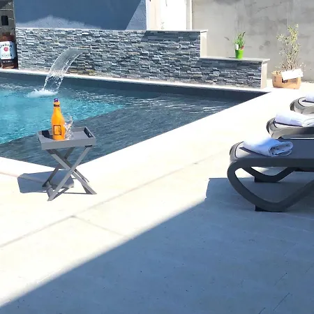 Croliday With Pool Nin Apartment *