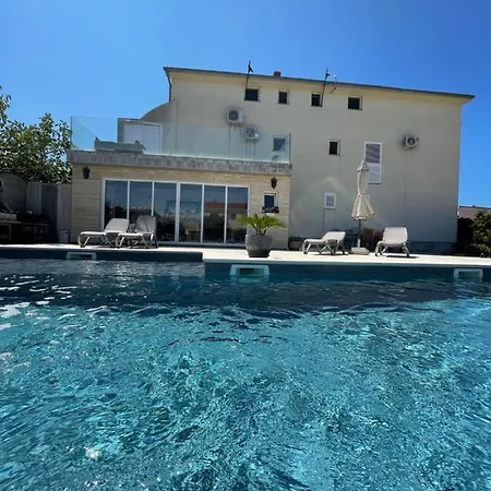 Maki With New Pool Nin * Vrsi