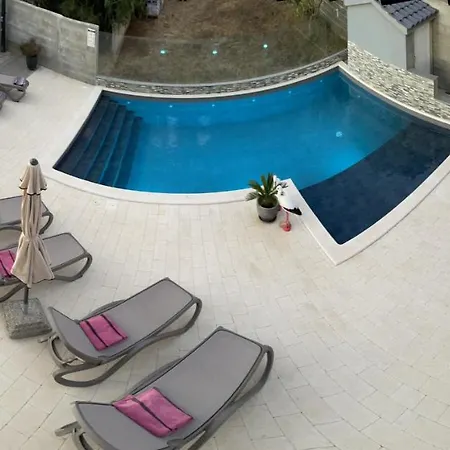 Croliday With Pool Nin Apartment *