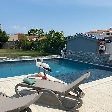 Croliday With Pool Nin Apartment *