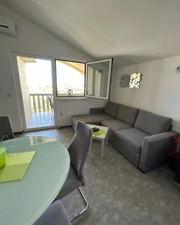Croliday With Pool Nin Apartment Vrsi