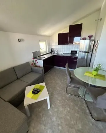 Maki With New Pool Nin * Vrsi