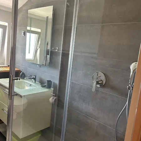 Maki With New Pool Nin