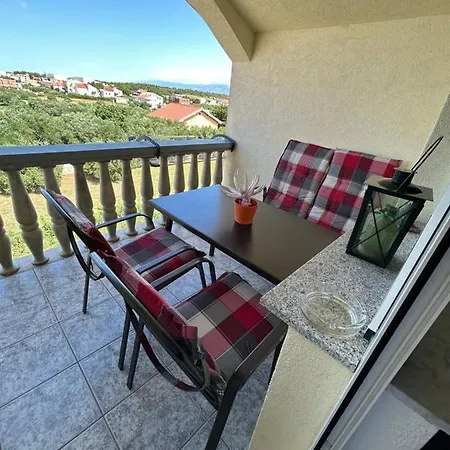 Maki With New Pool Nin