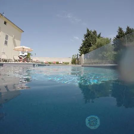 Croliday With Pool Nin Apartment