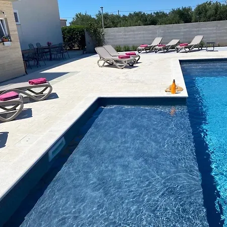 Croliday With Pool Nin Apartment *