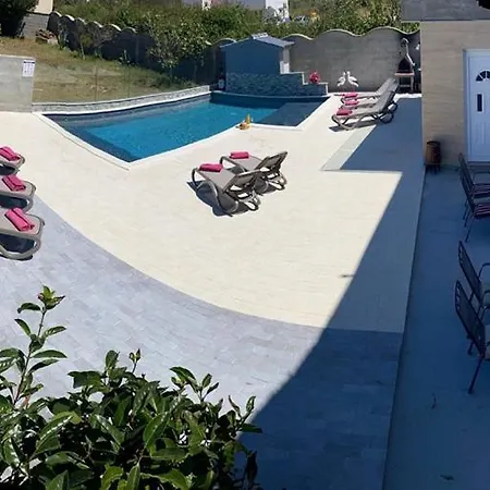 Maki With New Pool Nin Апартаменты Врси