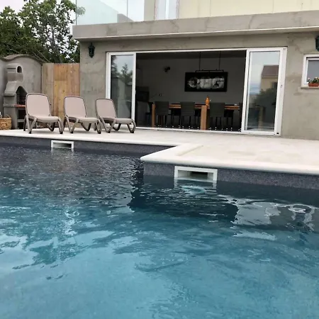 Apartment Croliday With Pool Nin