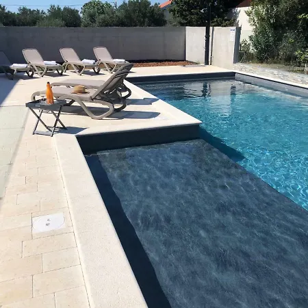 Apartment Croliday With Pool Nin Vrsi