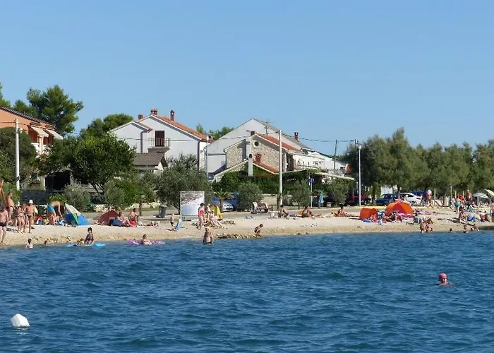 Maki With New Pool Nin Vrsi