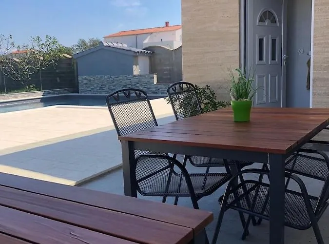 Apartament Maki With New Pool Nin *