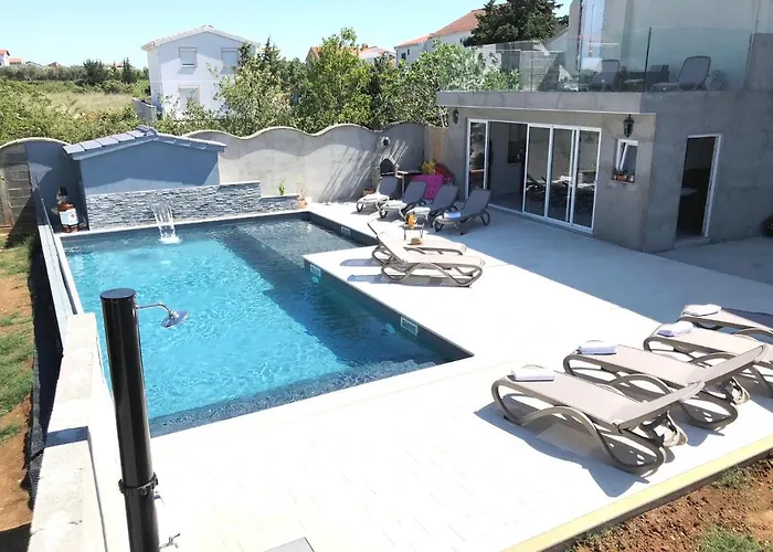 Maki With New Pool Nin Apartament