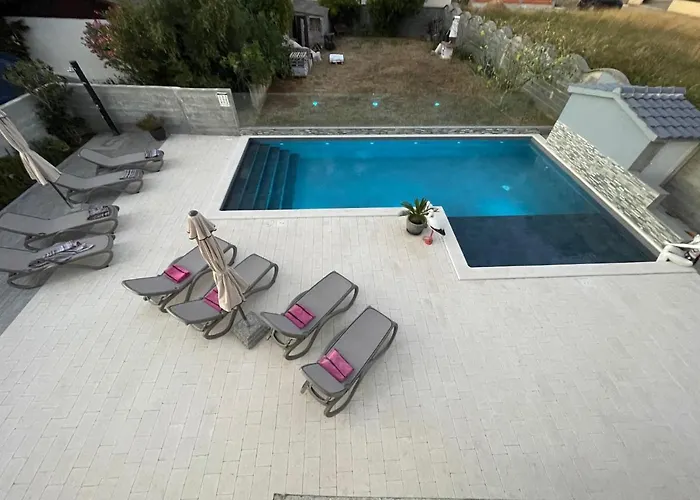 Maki With New Pool Nin Apartament Vrsi