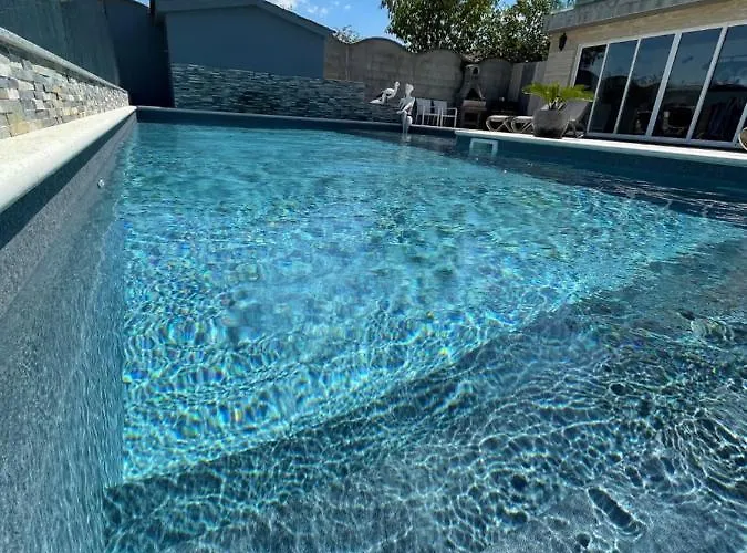 Maki With New Pool Nin Apartament