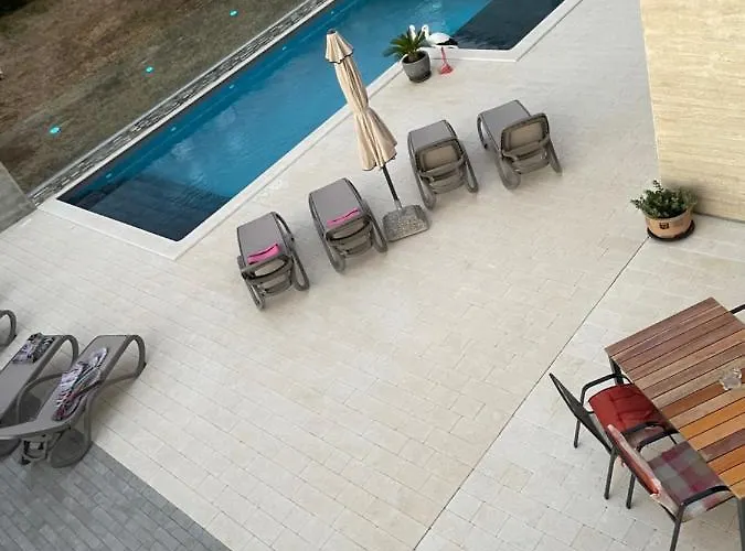 Appartement Maki With New Pool Nin Vrsi