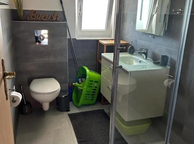 Maki With New Pool Nin *