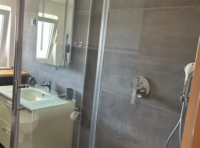 Maki With New Pool Nin