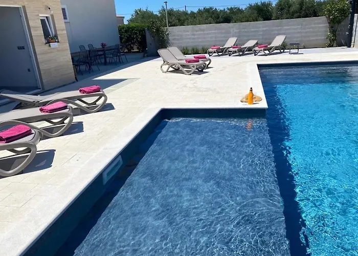 Maki With New Pool Nin Apartament *