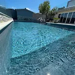 Maki With New Pool Nin Lejlighed
