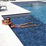 Maki With New Pool Nin Lejlighed *