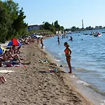 Maki With New Pool Nin Vrsi