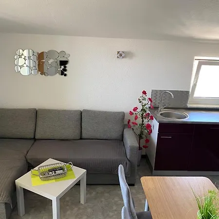 Apartmán Croliday With Pool Nin Vrsi