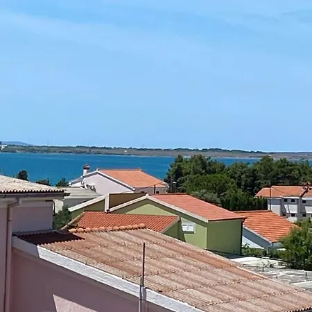 Croliday With Pool Nin Apartmán *