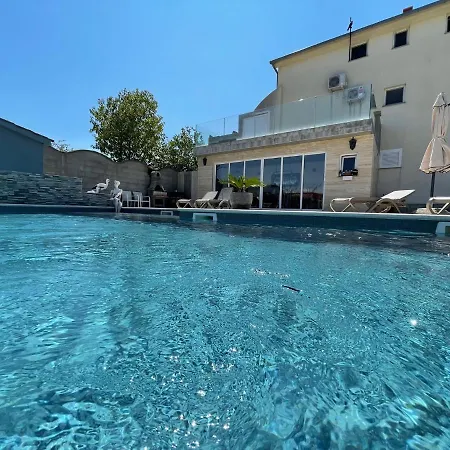 Maki With New Pool Nin * Vrsi