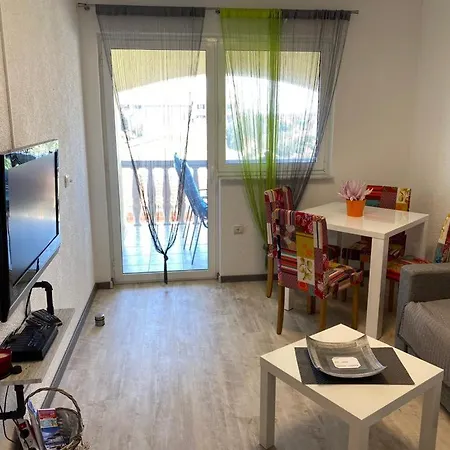 Maki With New Pool Nin Vrsi