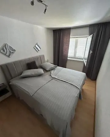 Croliday With Pool Nin Apartament *