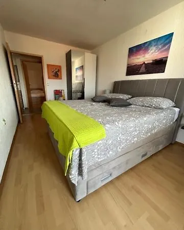 Maki With New Pool Nin *