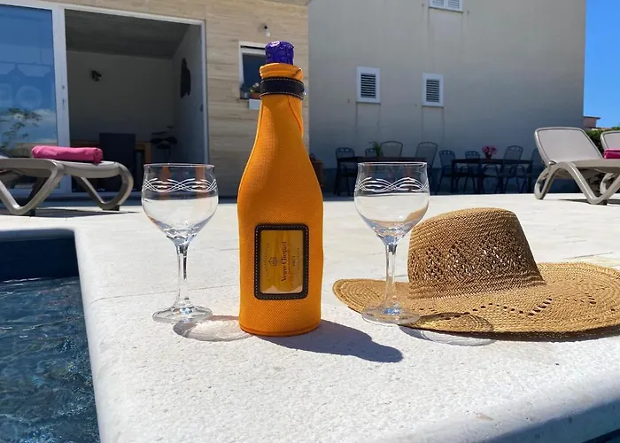 Maki With New Pool Nin شقة *