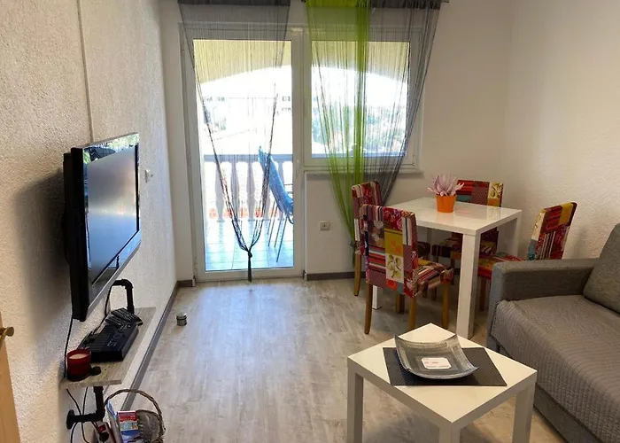 Maki With New Pool Nin فرسي