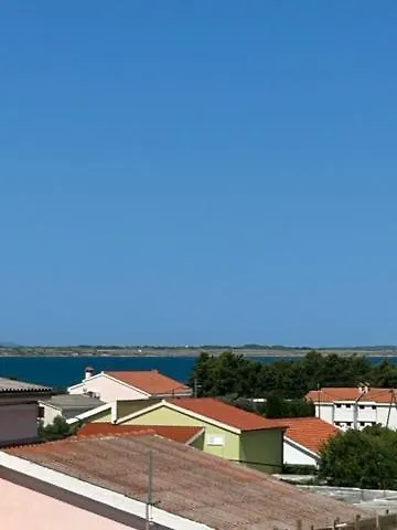 Maki With New Pool Nin