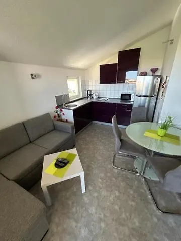 Maki With New Pool Nin * Vrsi