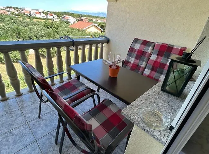 Maki With New Pool Nin