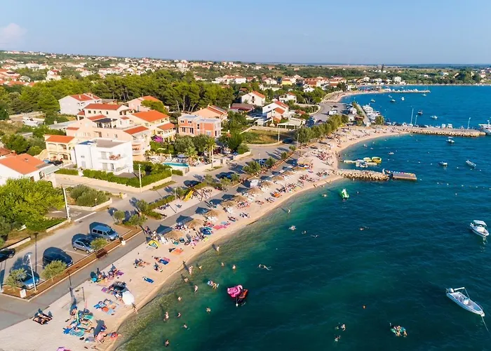 Maki With New Pool Nin Vrsi