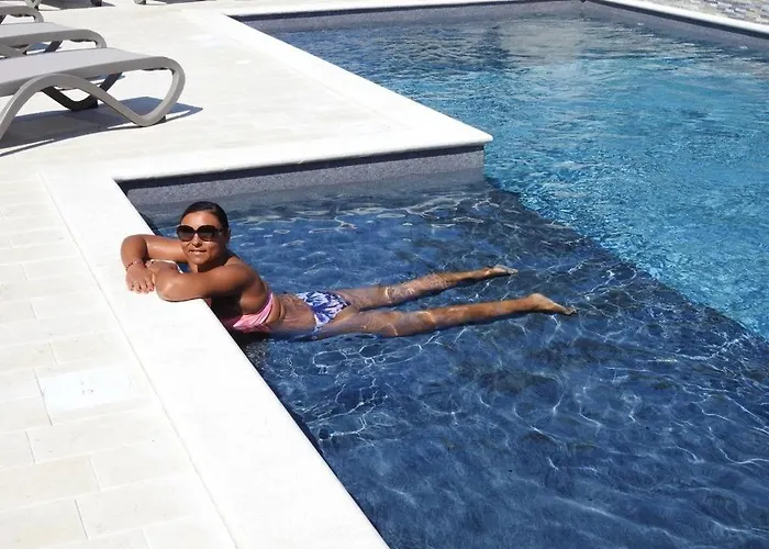 Maki With New Pool Nin شقة *