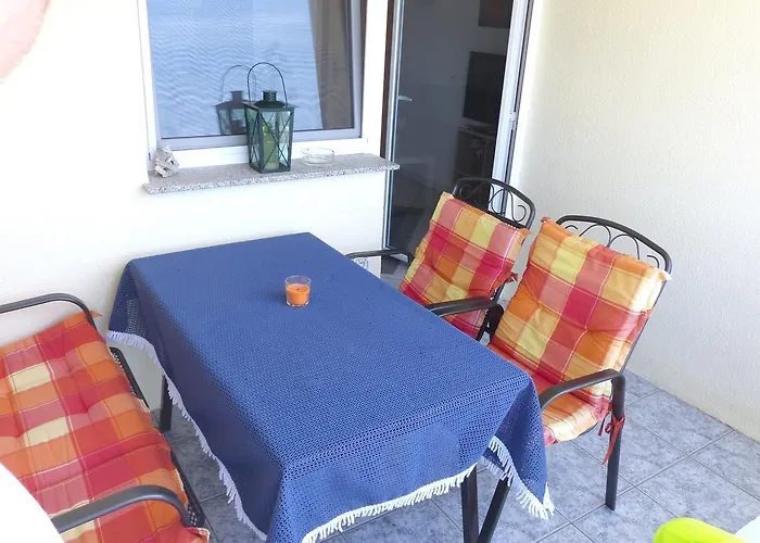 Maki With New Pool Nin