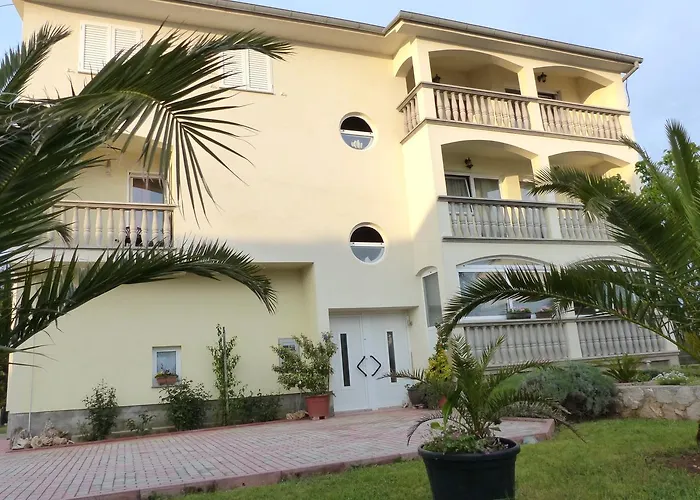 Maki With New Pool Nin شقة